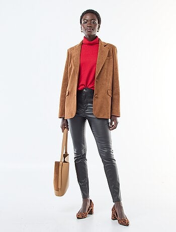 Pantalón skinny revestido liso