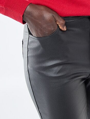 Pantalón skinny revestido liso