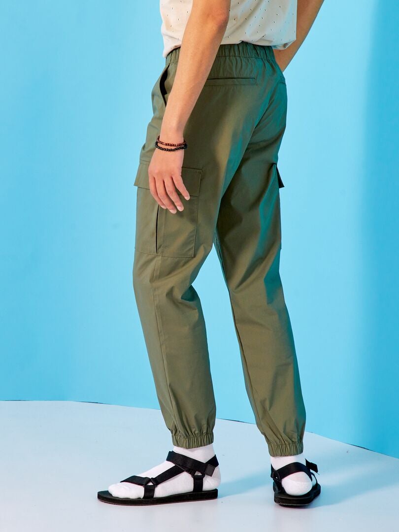 Pantalón slim con bolsillos laterales verde oscuro - Kiabi