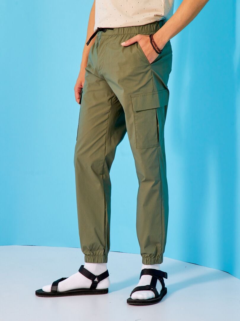 Pantalón slim con bolsillos laterales verde oscuro - Kiabi