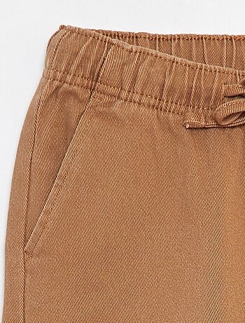 Pantalón slim con cintura ajustable