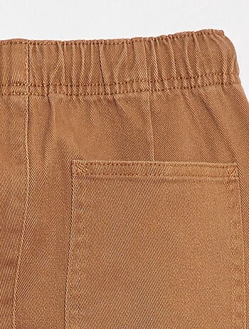 Pantalón slim con cintura ajustable