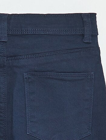 Pantalón slim corte ajustado 4 bolsillos