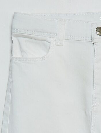 Pantalón slim corte ajustado 4 bolsillos