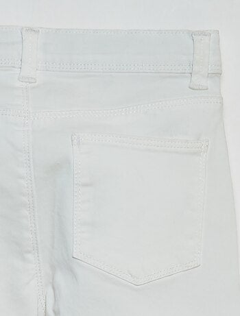 Pantalón slim corte ajustado 4 bolsillos