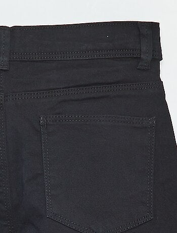 Pantalón slim corte ajustado 4 bolsillos