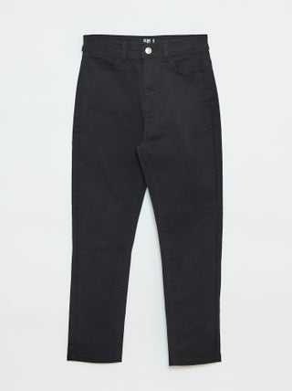Pantalón slim corte ajustado 4 bolsillos