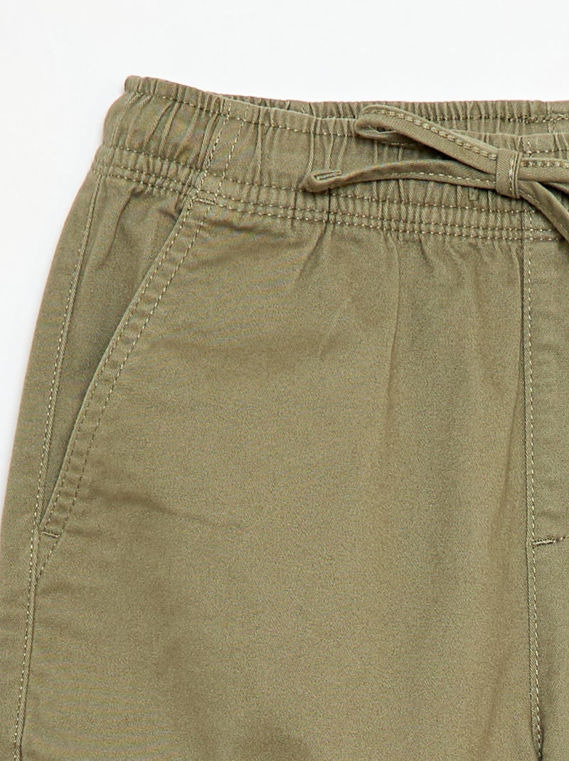 Pantalón stretch liso multibolsillos Verde - Kiabi