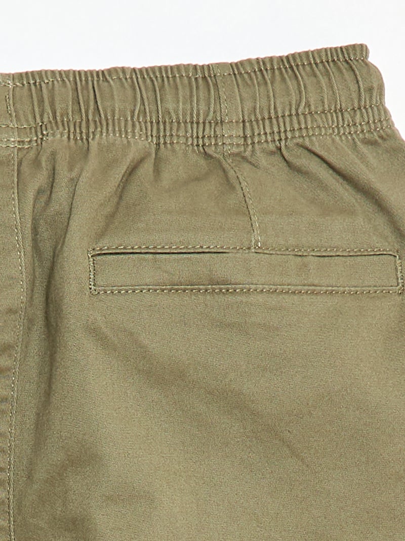 Pantalón stretch liso multibolsillos Verde - Kiabi