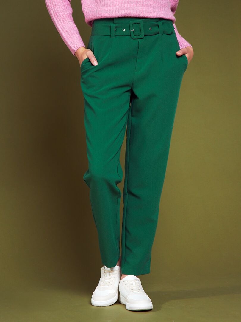 Pantalón tapered con cinturón Verde - Kiabi