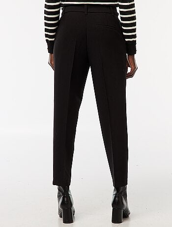 Pantalón tapered vaporoso con cinturón con hebilla