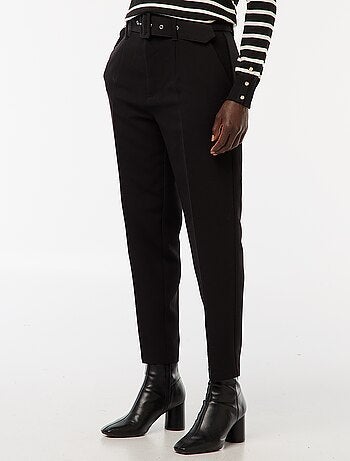 Pantalón tapered vaporoso con cinturón con hebilla