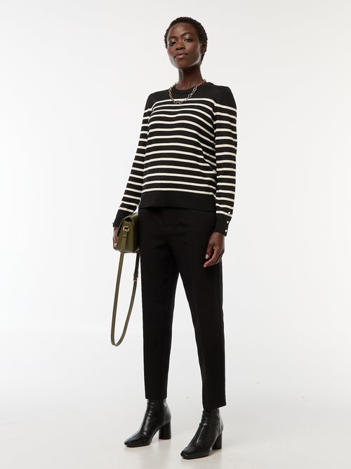 Pantalón tapered vaporoso con cinturón con hebilla - Kiabi