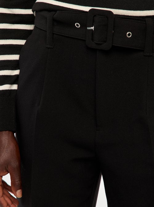 Pantalón tapered vaporoso con cinturón con hebilla - Kiabi