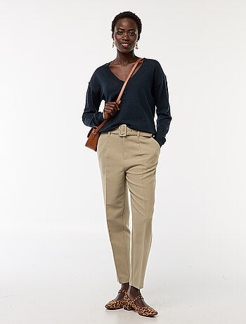 Pantalón tapered vaporoso con cinturón con hebilla