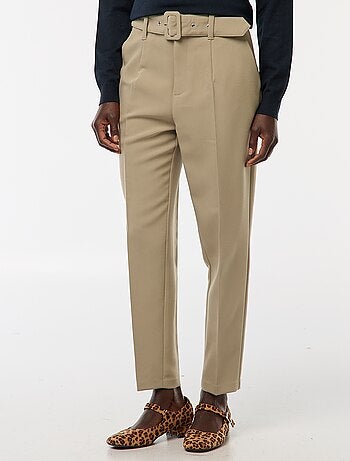 Pantalón tapered vaporoso con cinturón con hebilla