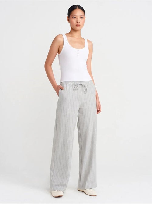 Pantalón tejido de rayas de pernera ancha dilvin - Kiabi Pantalón tejido de rayas de pernera ancha dilvin - Kiabi