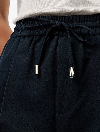 Pantalón tipo jogger liso