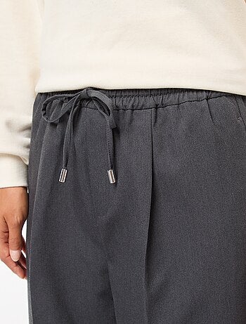 Pantalón tipo jogger liso