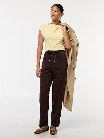 Pantalón tipo jogger liso
