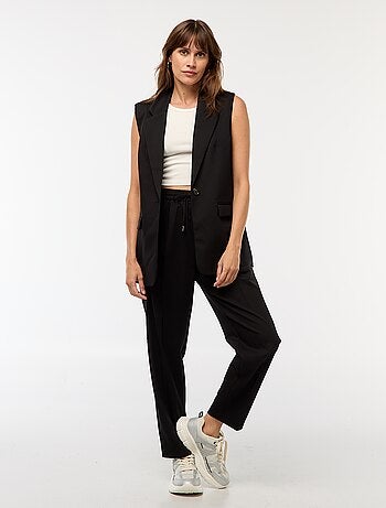 Pantalón tipo jogger liso