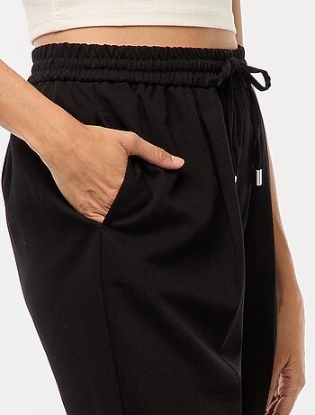 Pantalón tipo jogger liso