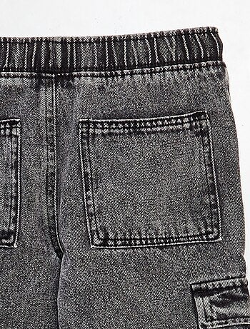 Pantalón vaquero con bolsillos