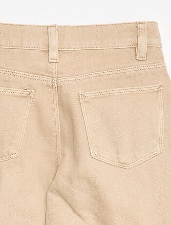Pantalón vaquero con múltiples bolsillos