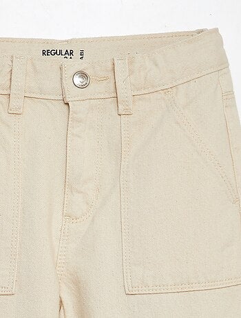 Pantalón vaquero con múltiples bolsillos