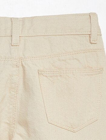Pantalón vaquero con múltiples bolsillos