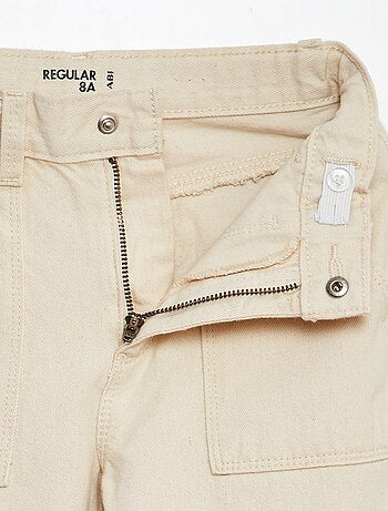 Pantalón vaquero con múltiples bolsillos
