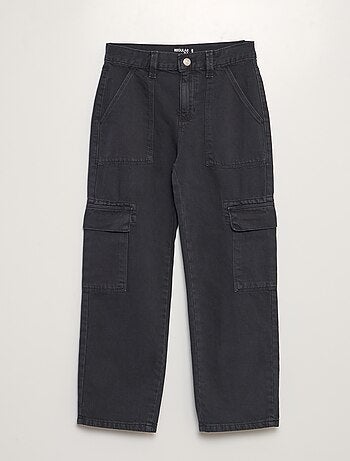 Pantalón vaquero con múltiples bolsillos