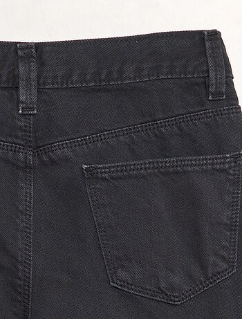 Pantalón vaquero con múltiples bolsillos