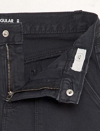 Pantalón vaquero con múltiples bolsillos