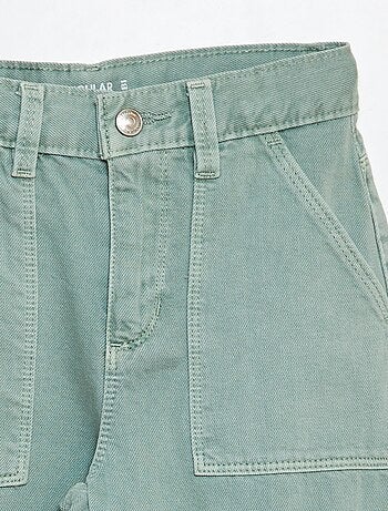 Pantalón vaquero con múltiples bolsillos