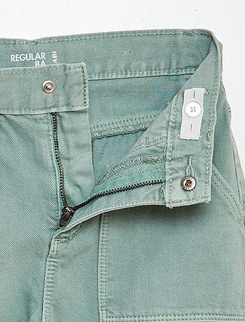 Pantalón vaquero con múltiples bolsillos