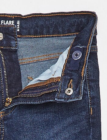 Pantalón vaquero corte flare - Corte + ajustado