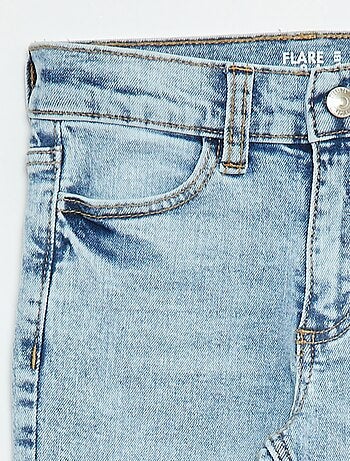 Pantalón vaquero corte flare - Corte + ajustado