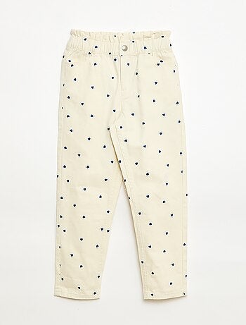 Pantalón vaquero corte mom con estampado