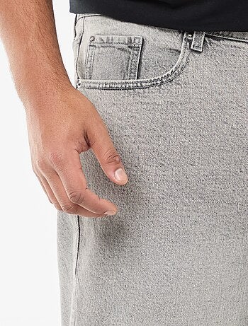 Pantalón vaquero corte relaxed fit