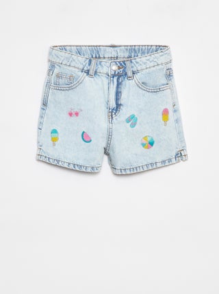 Pantalón vaquero corto con bordados