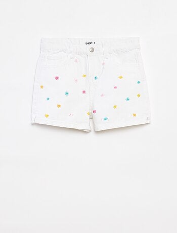 Pantalón vaquero corto con bordados