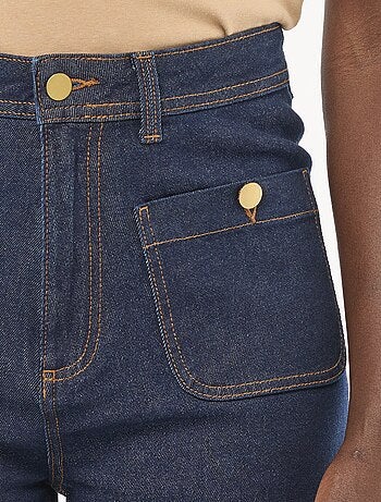 Pantalón vaquero cropped con botones