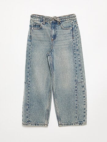Pantalón vaquero de corte barrel con cinturón