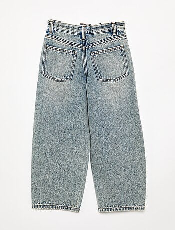 Pantalón vaquero de corte barrel con cinturón