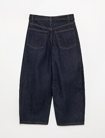 Pantalón vaquero de corte barrel con cinturón