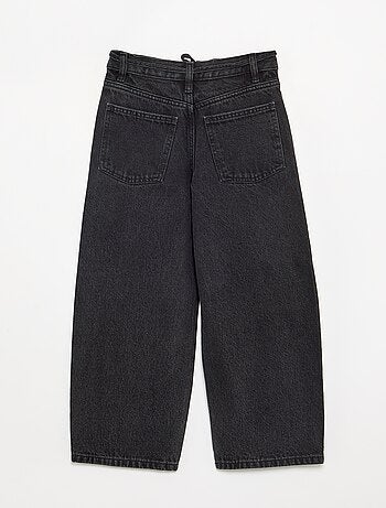 Pantalón vaquero de corte barrel con cinturón