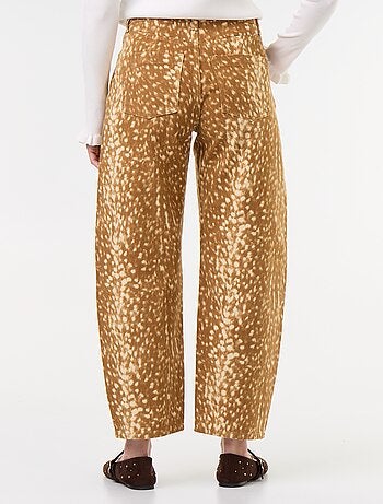 Pantalón vaquero de corte barrel con estampado