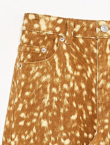Pantalón vaquero de corte barrel con estampado de cervatillo
