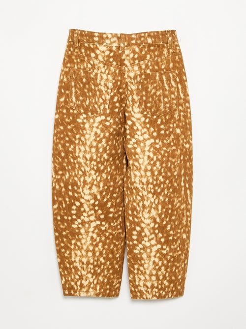 Pantalón vaquero de corte barrel con estampado de cervatillo - Kiabi Pantalón vaquero de corte barrel con estampado de cervatillo - Kiabi